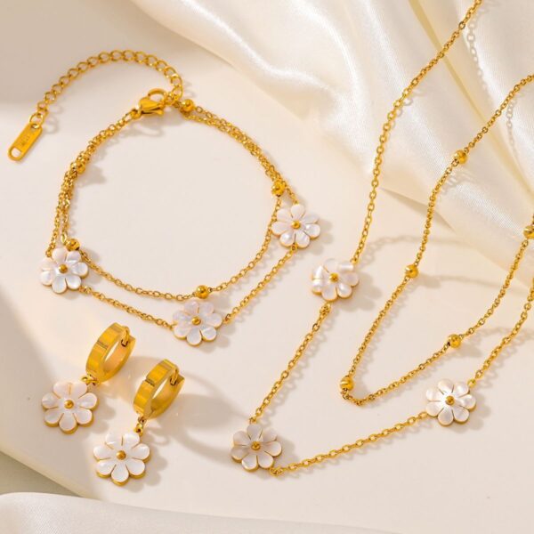 Fashion Daisy-Flower Jewelry Set of Double-Layering Necklace, Bracelet & Earrings - Image 9