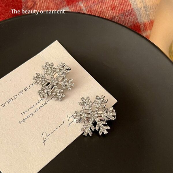 Crystal Wonderful Snowflake Pearl Hair Clip - Image 4