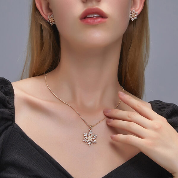 3pcs Wonderful Snowflake Necklace & Earrings Set - Image 3