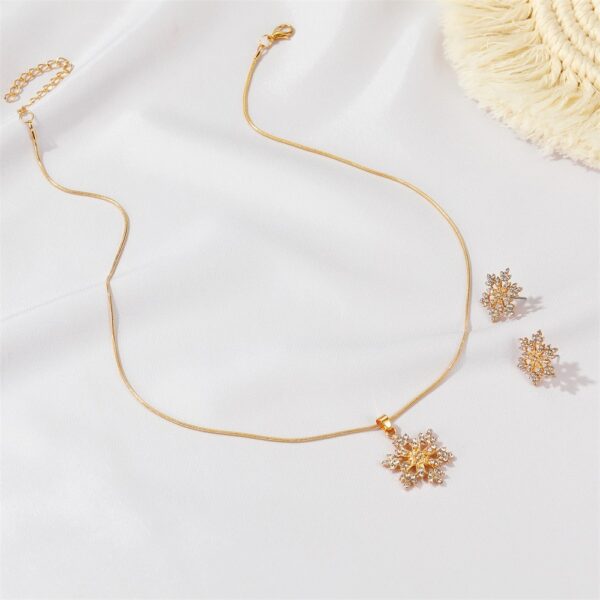 3pcs Wonderful Snowflake Necklace & Earrings Set - Image 2