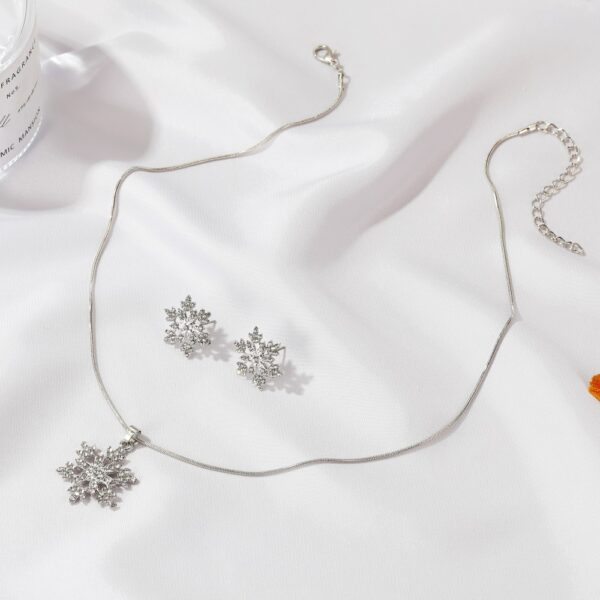 3pcs Wonderful Snowflake Necklace & Earrings Set - Image 5