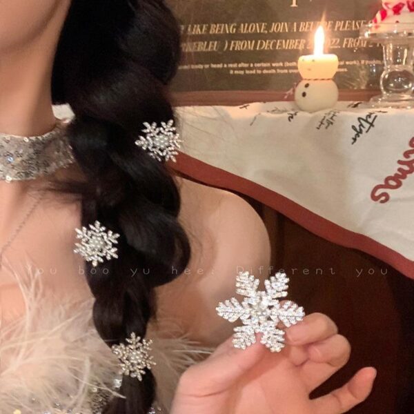 Crystal Wonderful Snowflake Pearl Hair Clip - Image 7